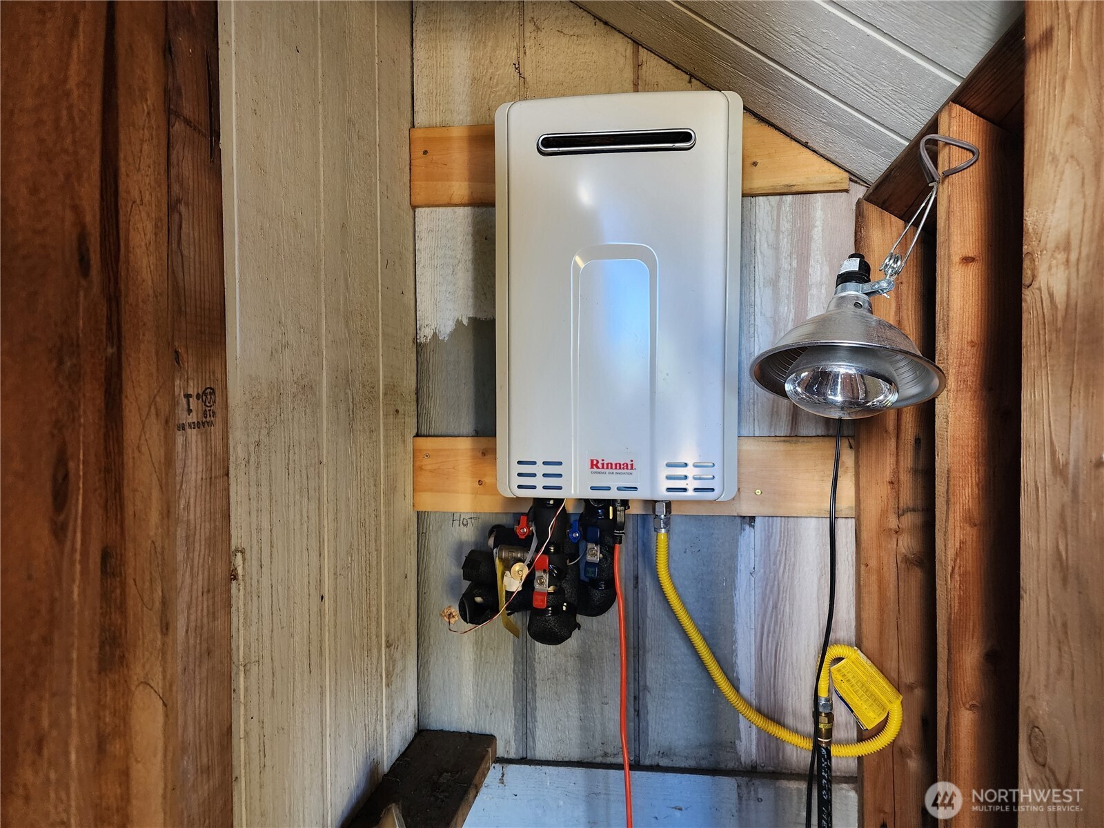 0 Sleepy Hollow Road Curlew, WA 99118 - Photo 9 of 39 a view of a hallway with wooden floor and entryway