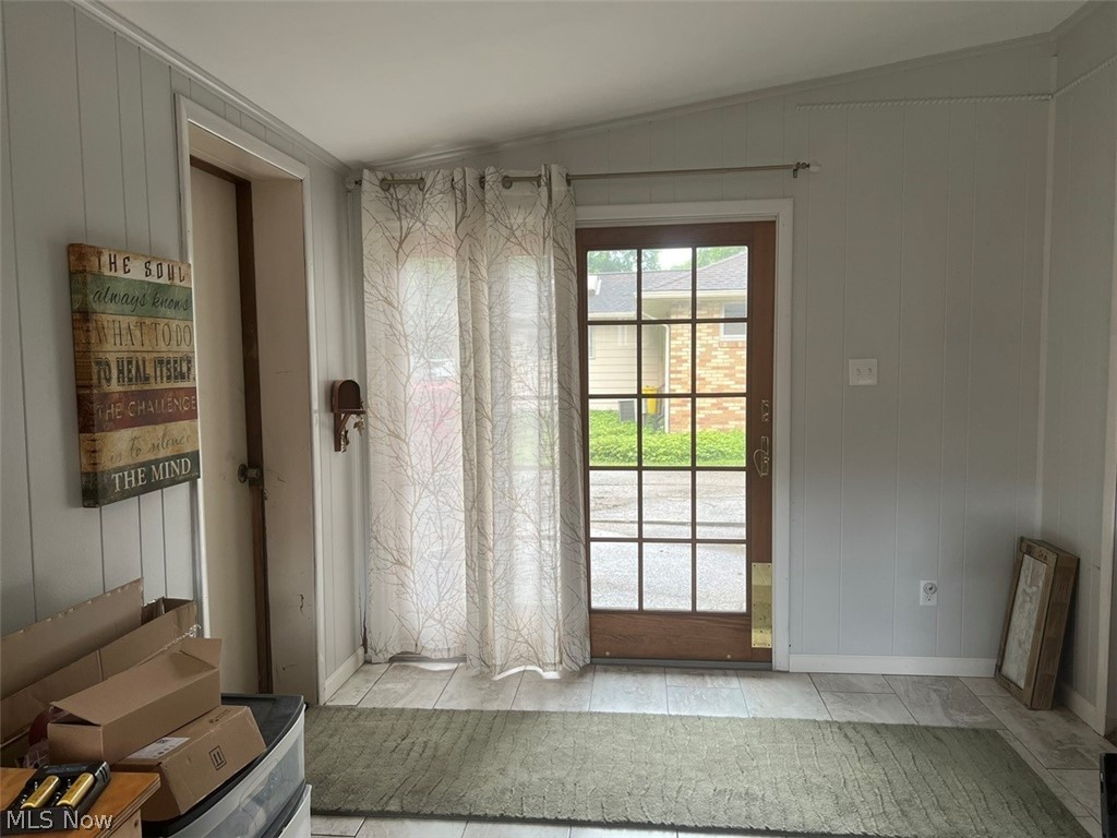 759 Truesdale Road Youngstown, OH 44511 - Photo 20 of 37 Entryway featuring vaulted ceiling