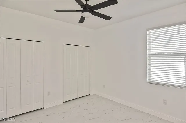 a view of a livingroom with a ceiling fan & hardwood floor