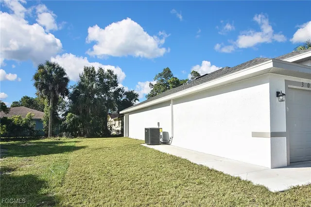 a view of a back yard of the house