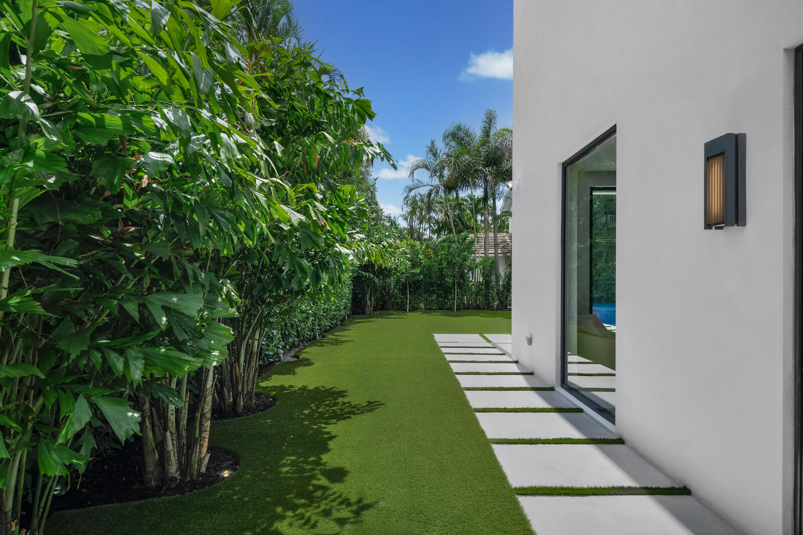 141 Cortez Road West Palm Beach, FL 33405 - Photo 16 of 63 LG101110-MLS
