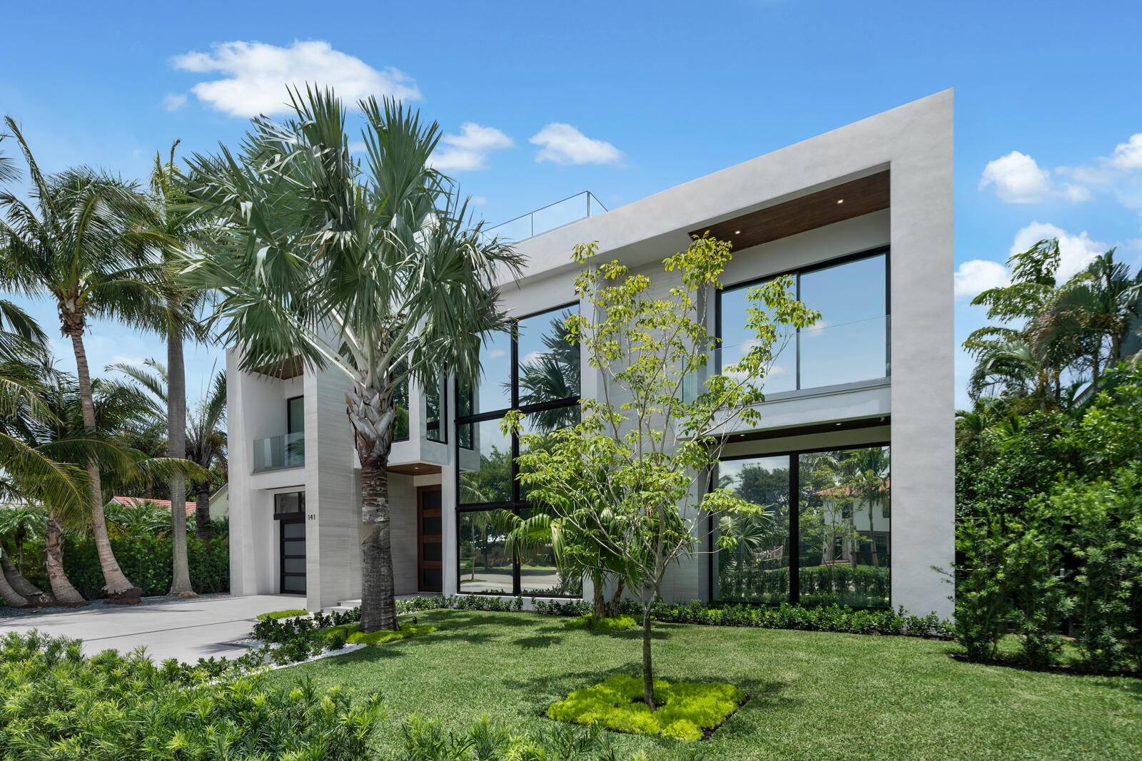 141 Cortez Road West Palm Beach, FL 33405 - Photo 3 of 63 LG101255-MLS