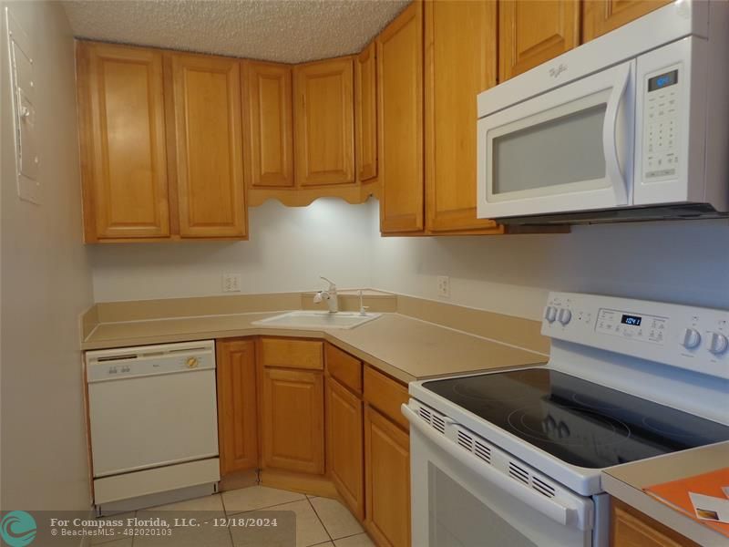 Undisclosed Address Fort Lauderdale, FL 33316 - Photo 4 of 17