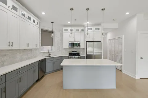 $415,000 | 4528 South King Drive, Unit 2, Chicago, IL 60653