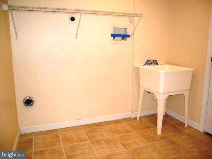 956 Siler Road Winchester, VA 22603 - Photo 14 of 30 Laundry Area 1
