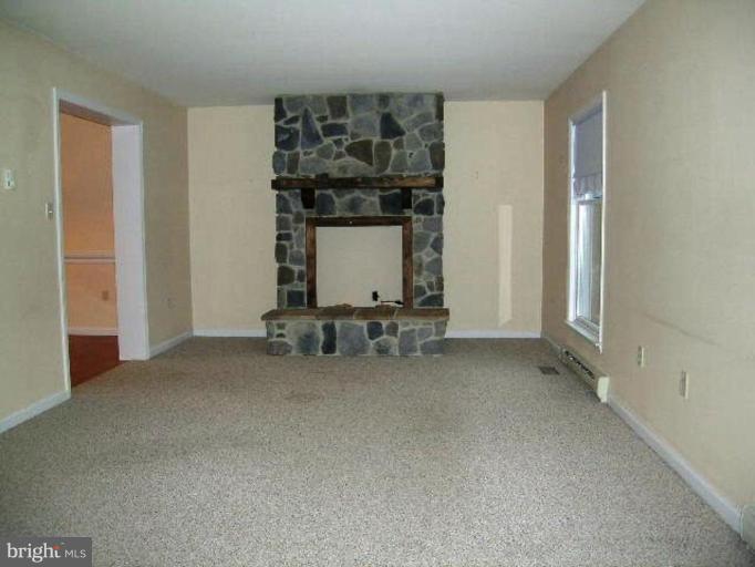 956 Siler Road Winchester, VA 22603 - Photo 3 of 30 Living Room