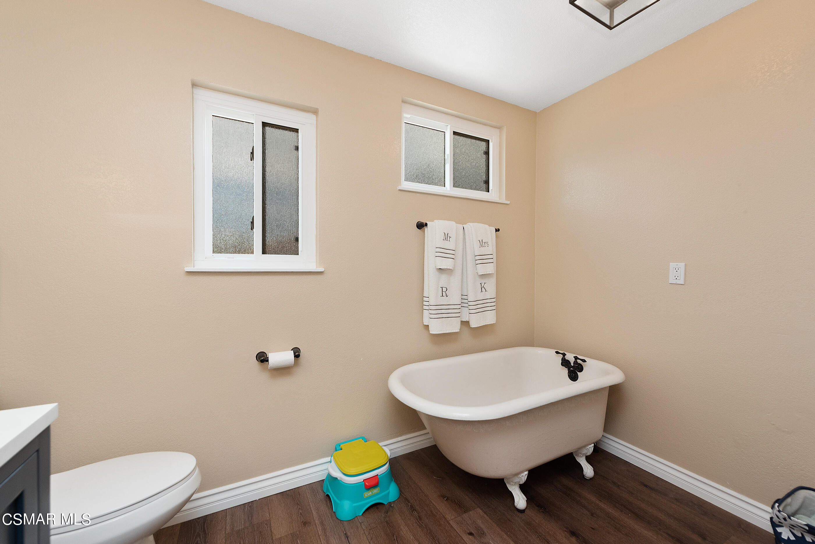 1137 Rambling Road Simi Valley, CA 93065 - Photo 23 of 77 1137 Rambling Rd Simi Valley-24