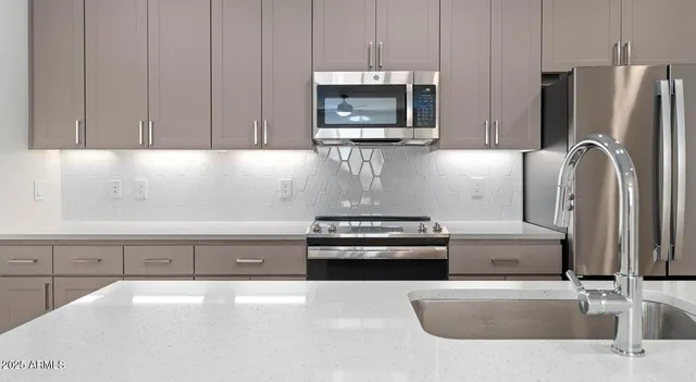 $1,693 | 5885 South 32nd Street, Unit A1, Phoenix, AZ 85040