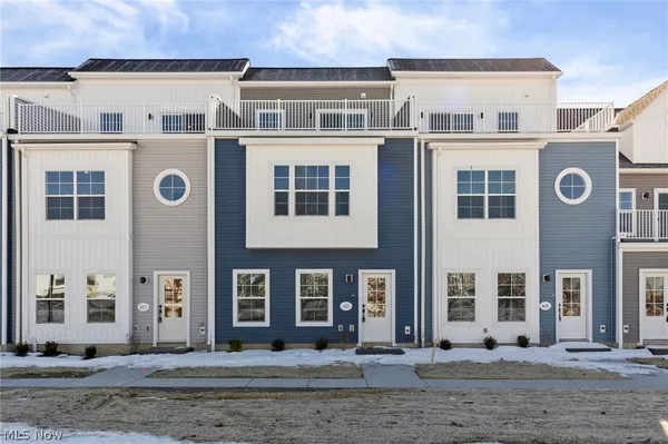 $590,000 | 453 Harbor Lane, Lorain, OH 44052