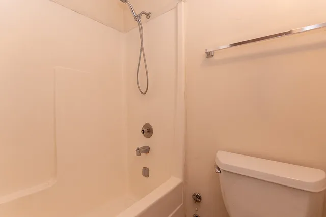 $2,800 | 622 West Wellington Avenue, Unit 12, Chicago, IL 60657