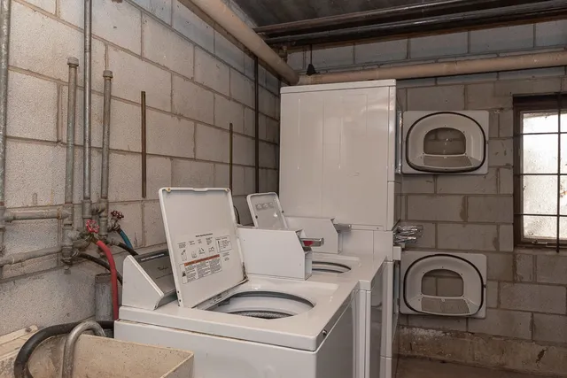 $2,800 | 622 West Wellington Avenue, Unit 12, Chicago, IL 60657