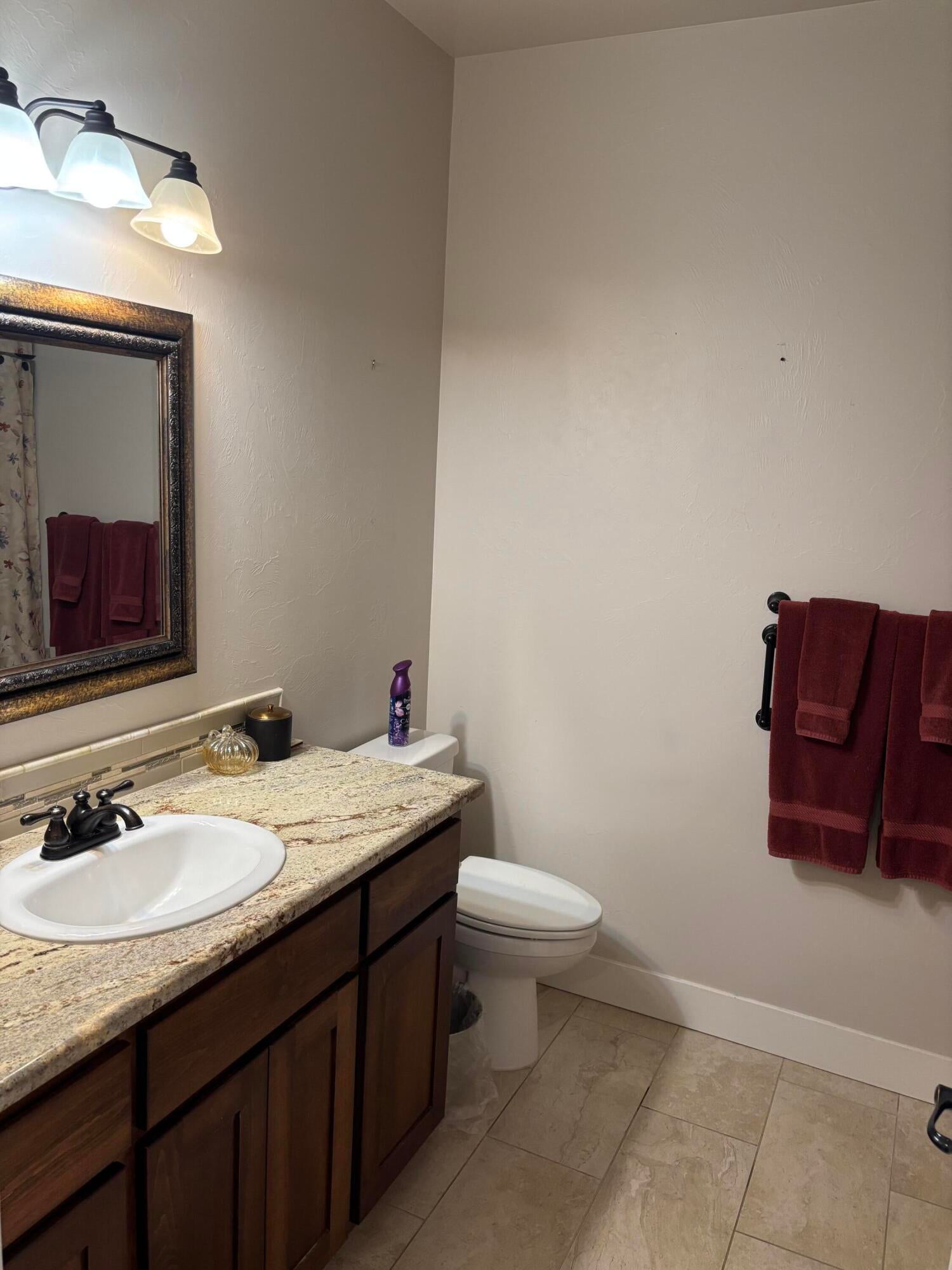 1160 Boulder Ridge Street Central Point, OR 97502 - Photo 15 of 21 IMG_2103