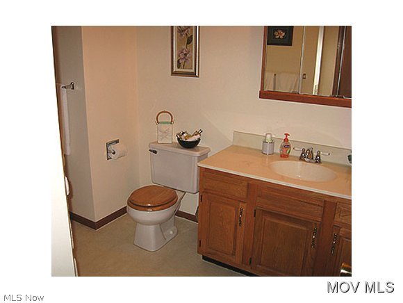 36 Tanglewood Road Belpre, OH 45714 - Photo 16 of 24 Main bath