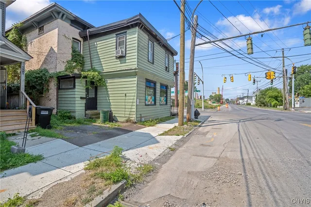 $3,700 | 600 Burnet Avenue, Syracuse, NY 13203