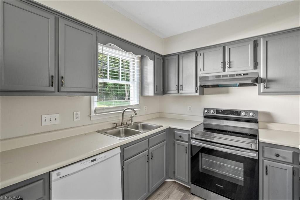511 Apple Ridge Road Greensboro, NC 27406 - Photo 7 of 44 Gallery Image 7
