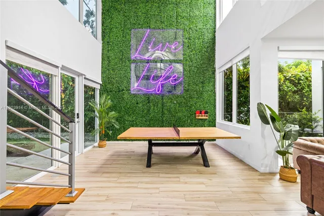 a bench is sitting in the middle of a building