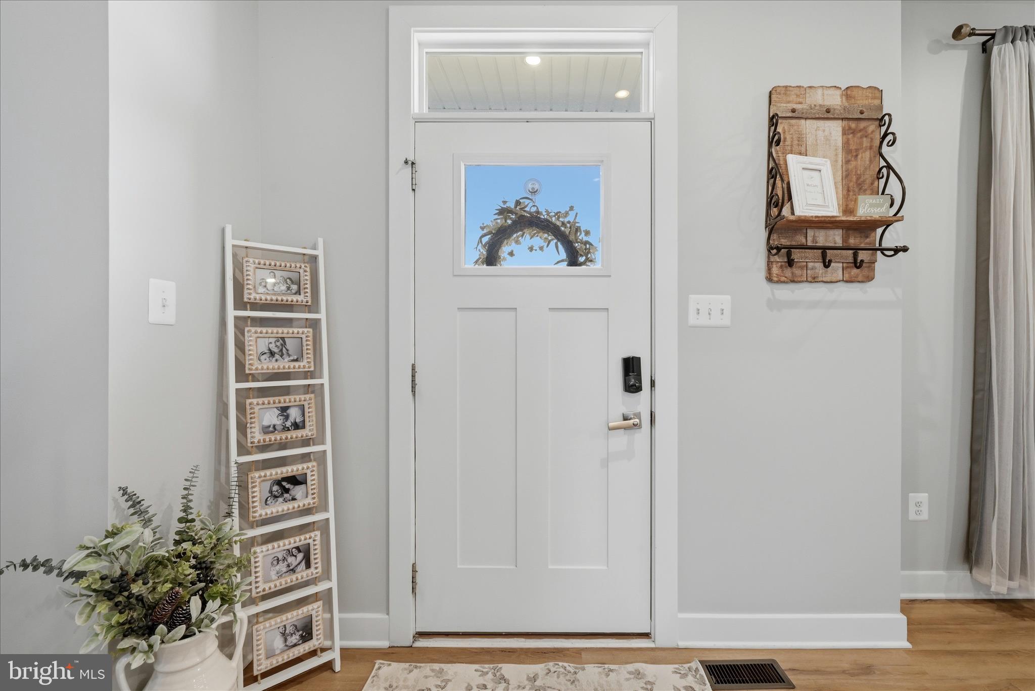 111 Decatur Circle Stephens City, VA 22655 - Photo 6 of 70 Entry