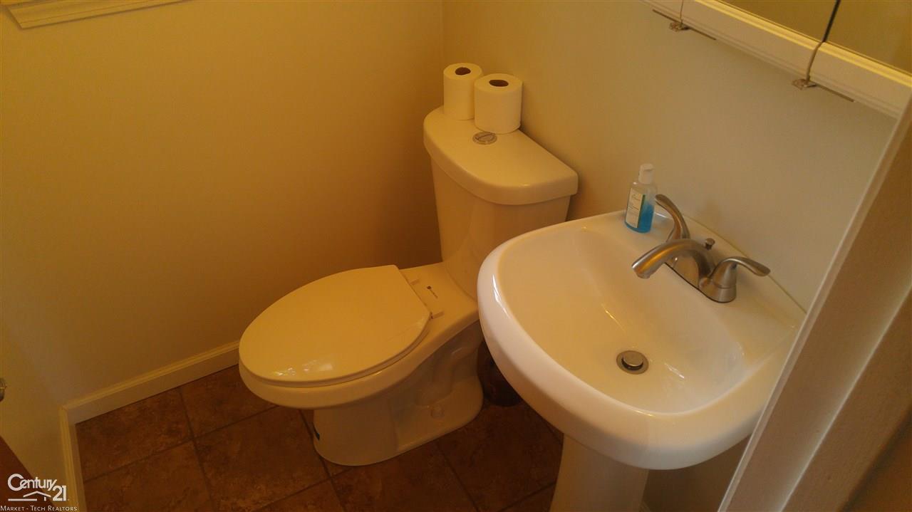 11 Inches Street Mount Clemens, MI 48043 - Photo 10 of 20 31332153-9.JPG