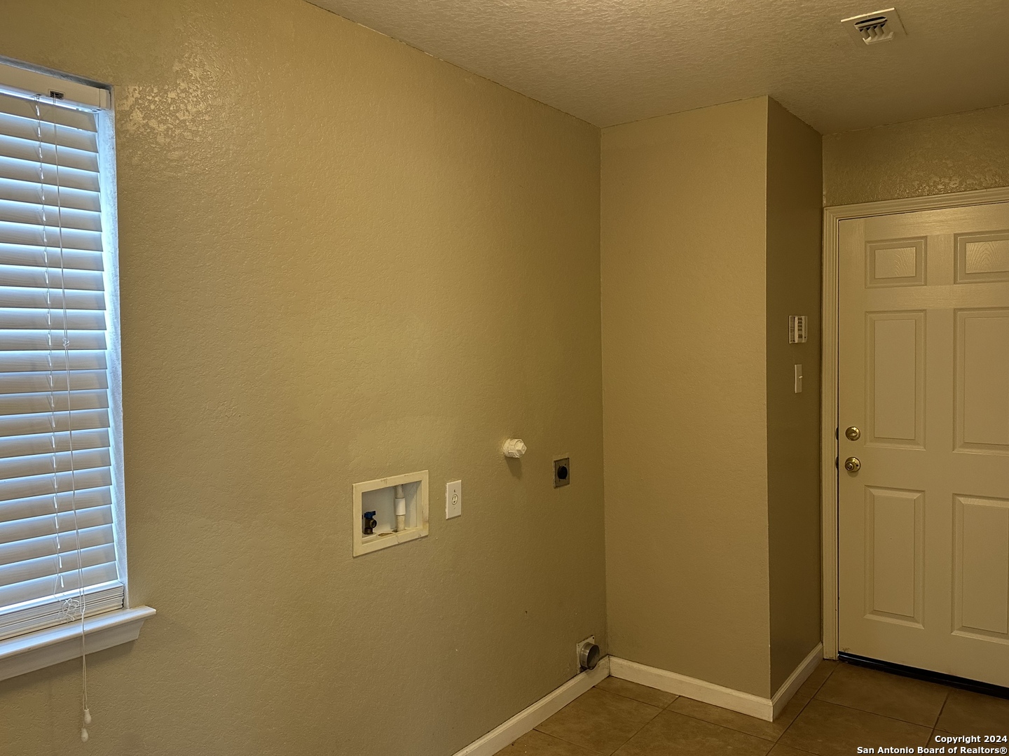 225 Woodstone Loop Cibolo, TX 78108 - Photo 12 of 33