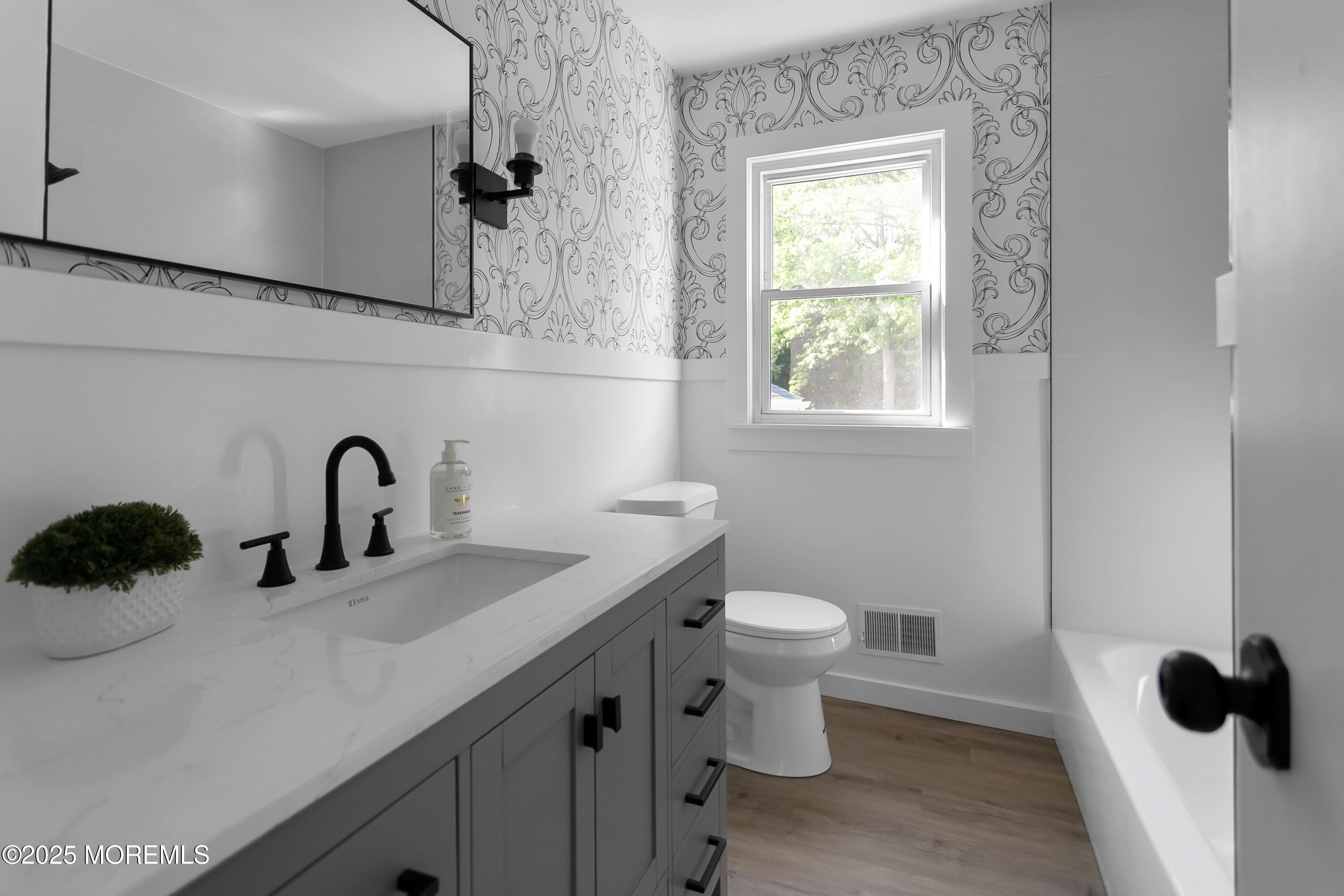 17 Woods End Road Middletown, NJ 07748 - Photo 17 of 39 17 Woods End Rd Middletown-print-063-034