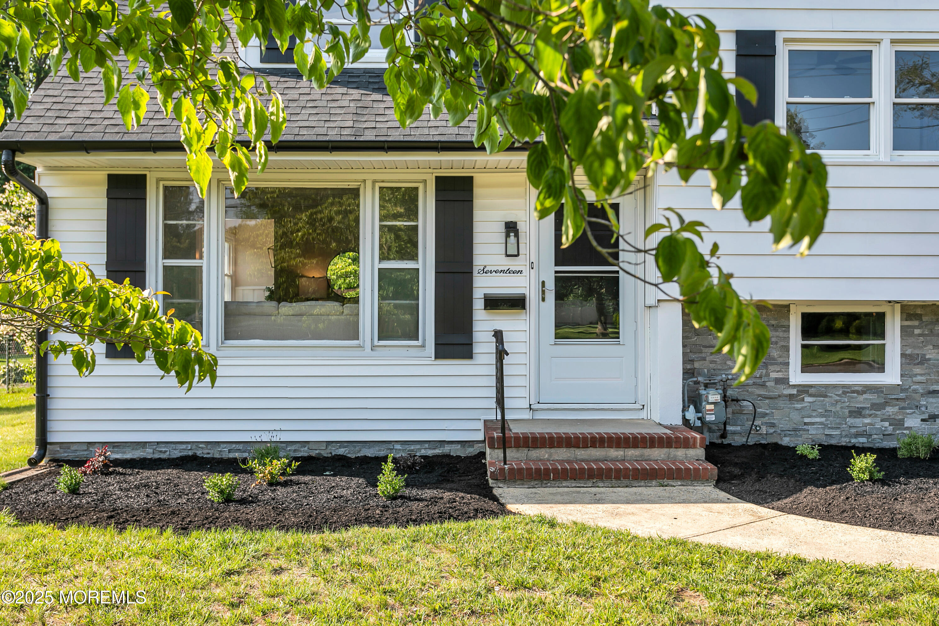 17 Woods End Road Middletown, NJ 07748 - Photo 2 of 39 17 Woods End Rd Middletown-print-082-070