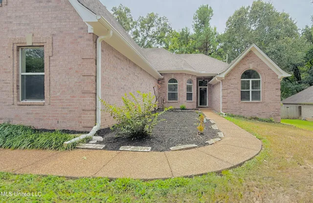 $383,900 | 7639 Savannah Cove, Olive Branch, MS 38654