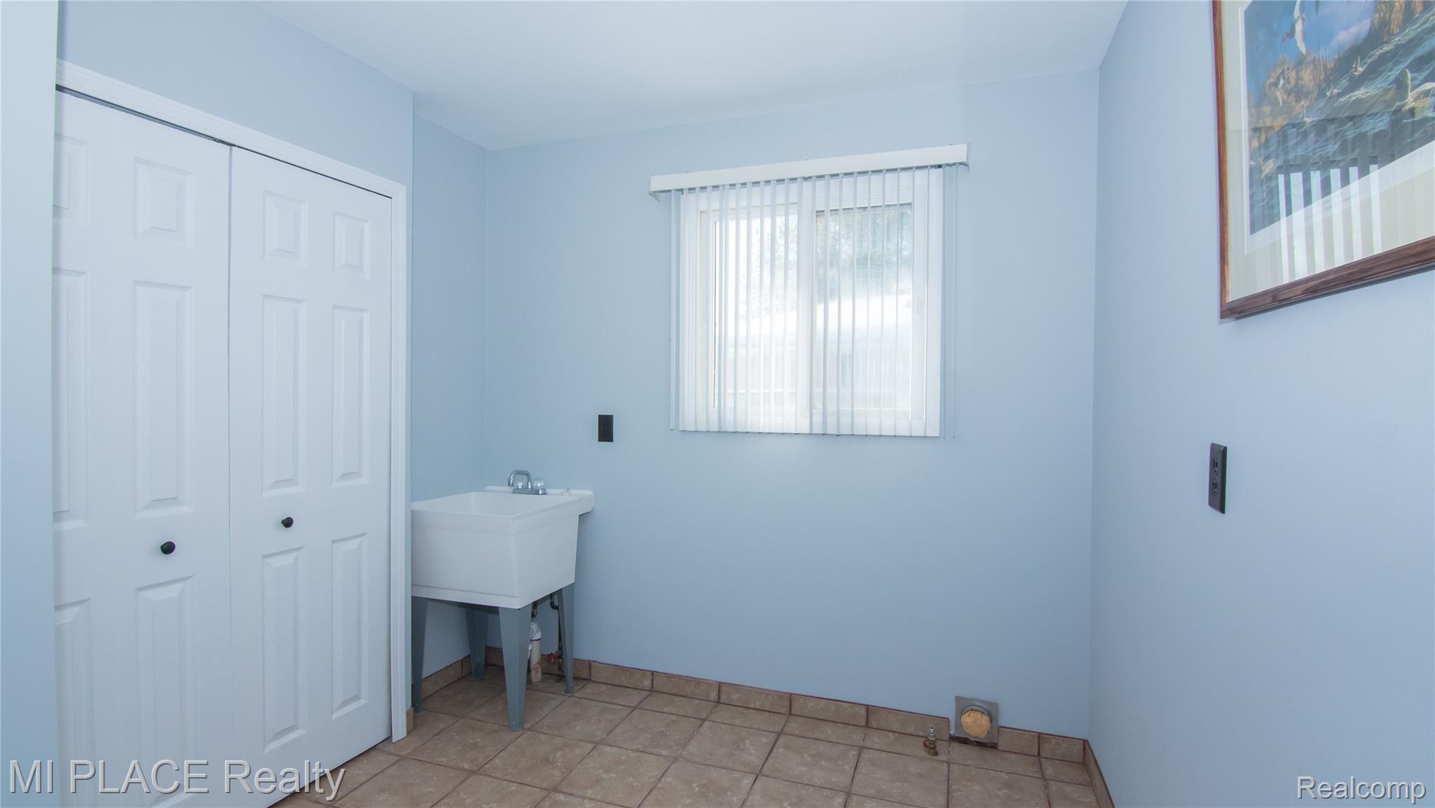 17111 Westhampton Road Southfield, MI 48075 - Photo 37 of 43 Main floor laundry/mud room
