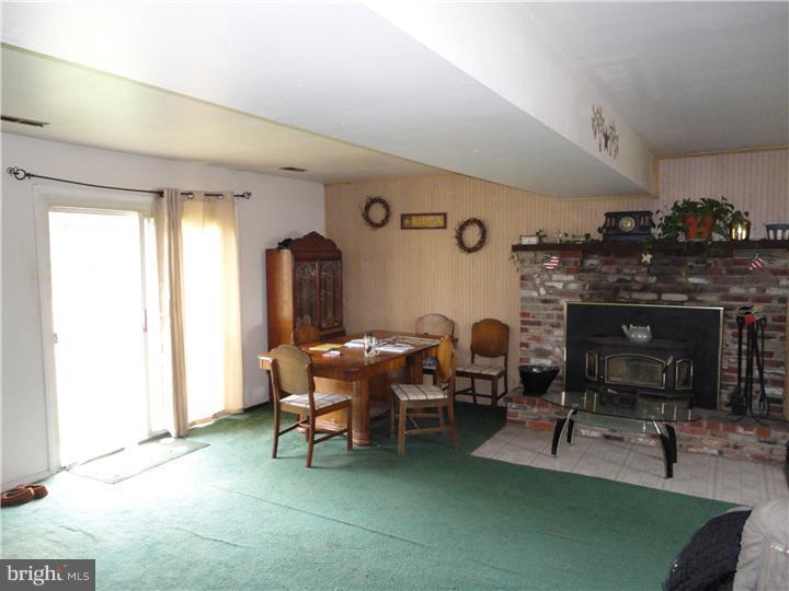 139 Laux Road Monroeville, NJ 08343 - Photo 5 of 9 Family Room