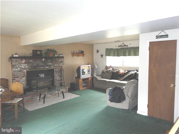 139 Laux Road Monroeville, NJ 08343 - Photo 6 of 9 Family Room