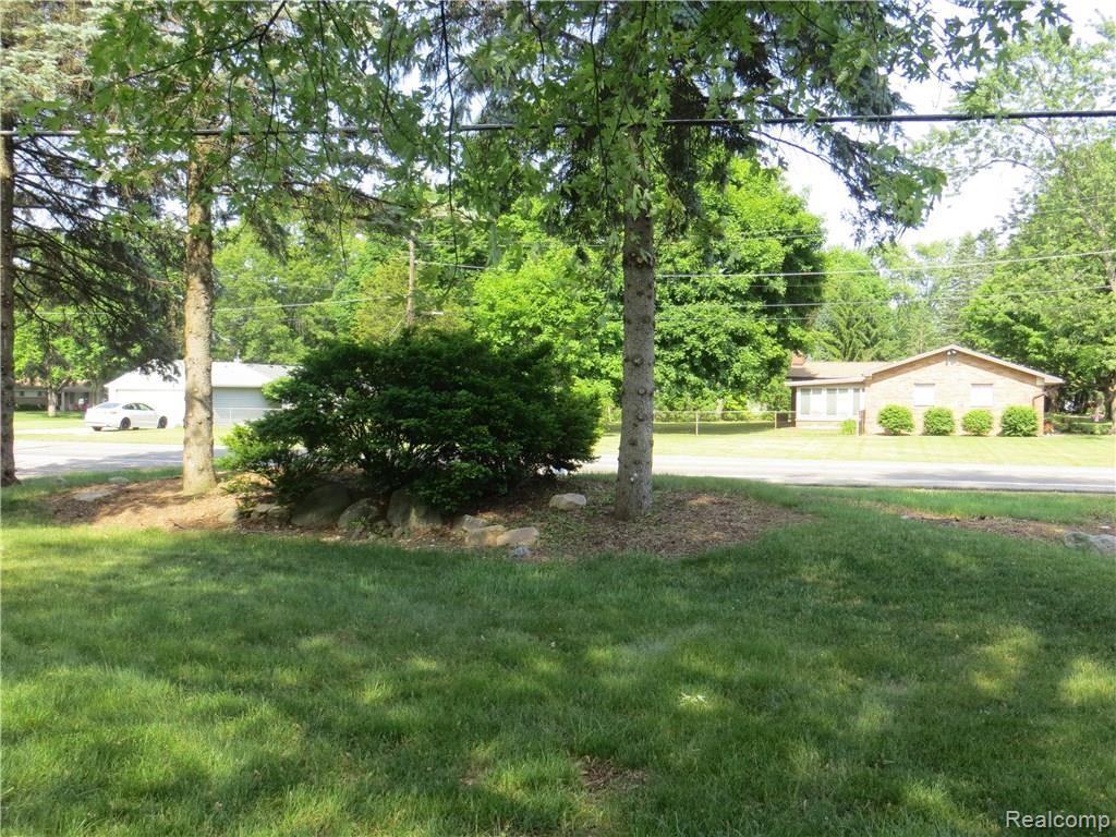 2157 South Commerce Road Walled Lake, MI 48390 - Photo 24 of 25 June 2016 157.JPG