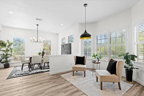 $699,999 | 310 Saddle Blanket Drive, Dripping Springs, TX 78620