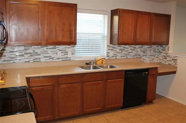 $2,150 | 12732 Northern Pine Drive, Fort Worth, TX 76244