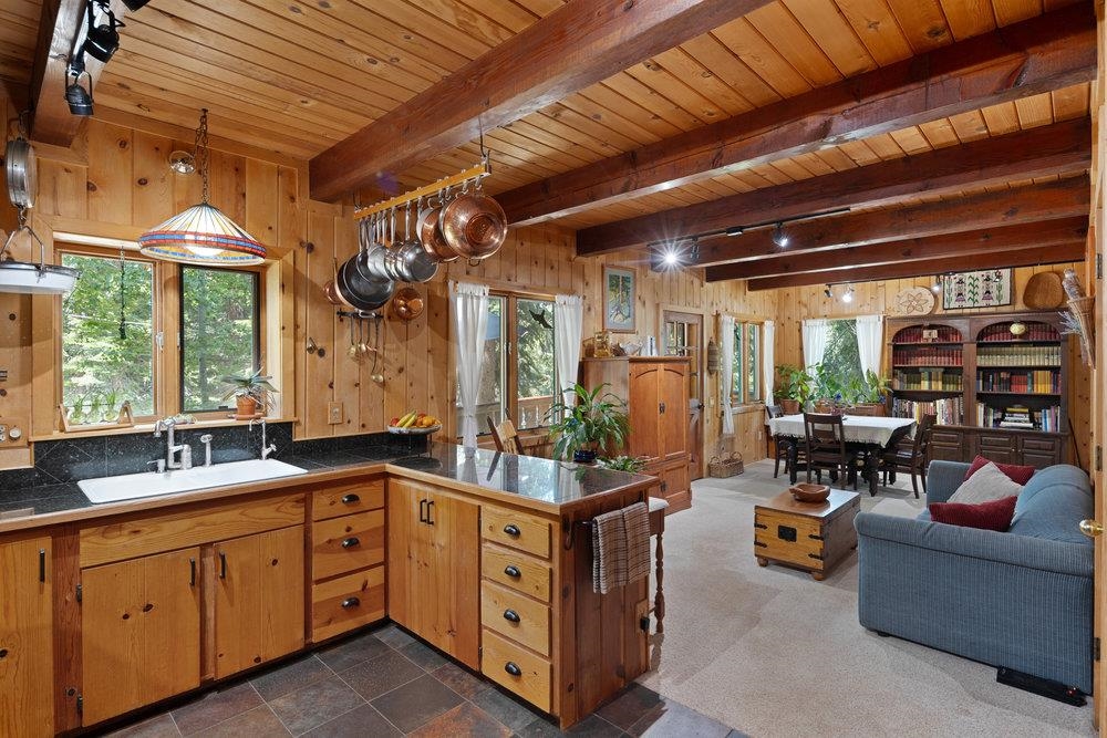 12115 Pine Forest Road Truckee, CA 96161 - Photo 9 of 28 Gallery Image 9