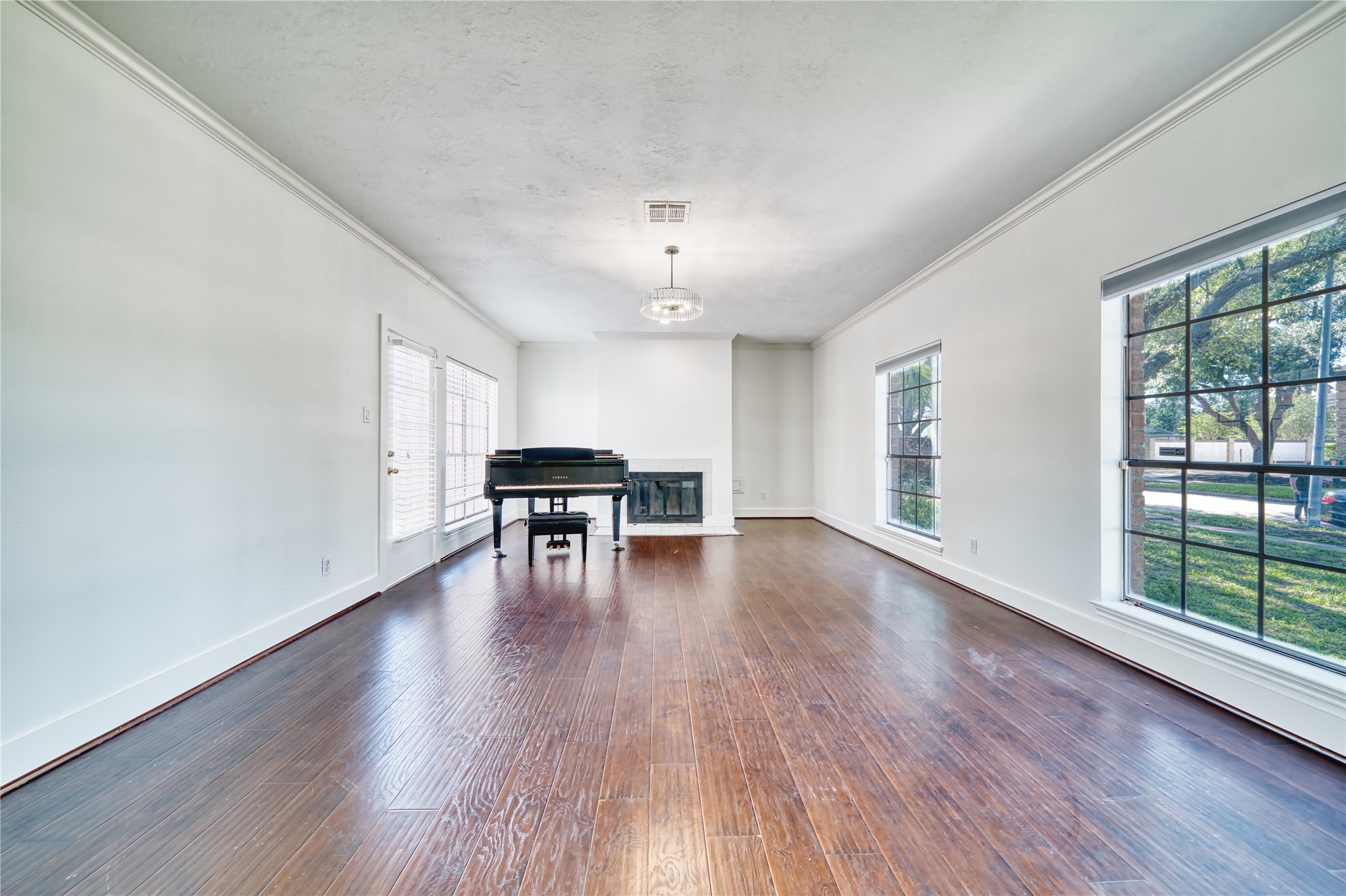 8006 Albin Lane Houston, TX 77071 - Photo 8 of 31 a living room with furniture and a wooden floor