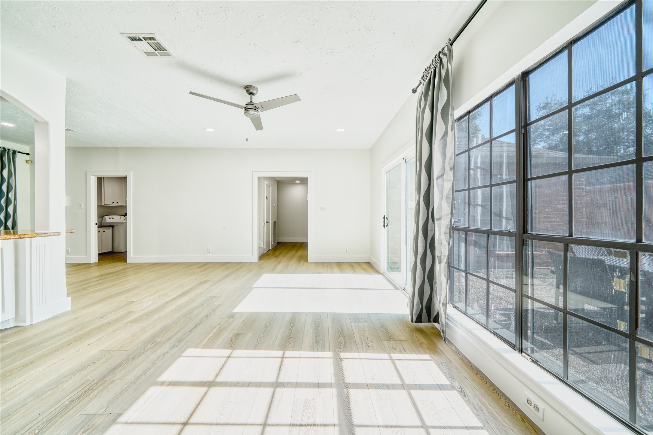 8006 Albin Lane Houston, TX 77071 - Photo 10 of 31 a view of an entryway
