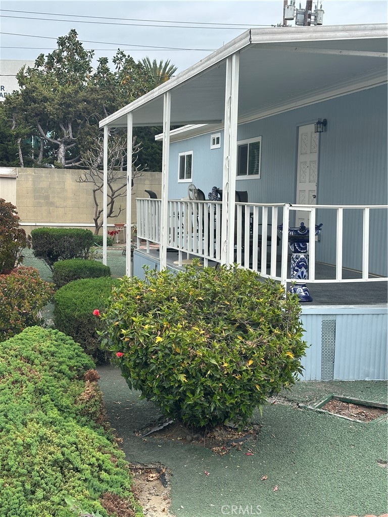 525 North Gilbert Street, Unit 151 Anaheim, CA 92801 - Photo 9 of 18 a front view of a house with garden