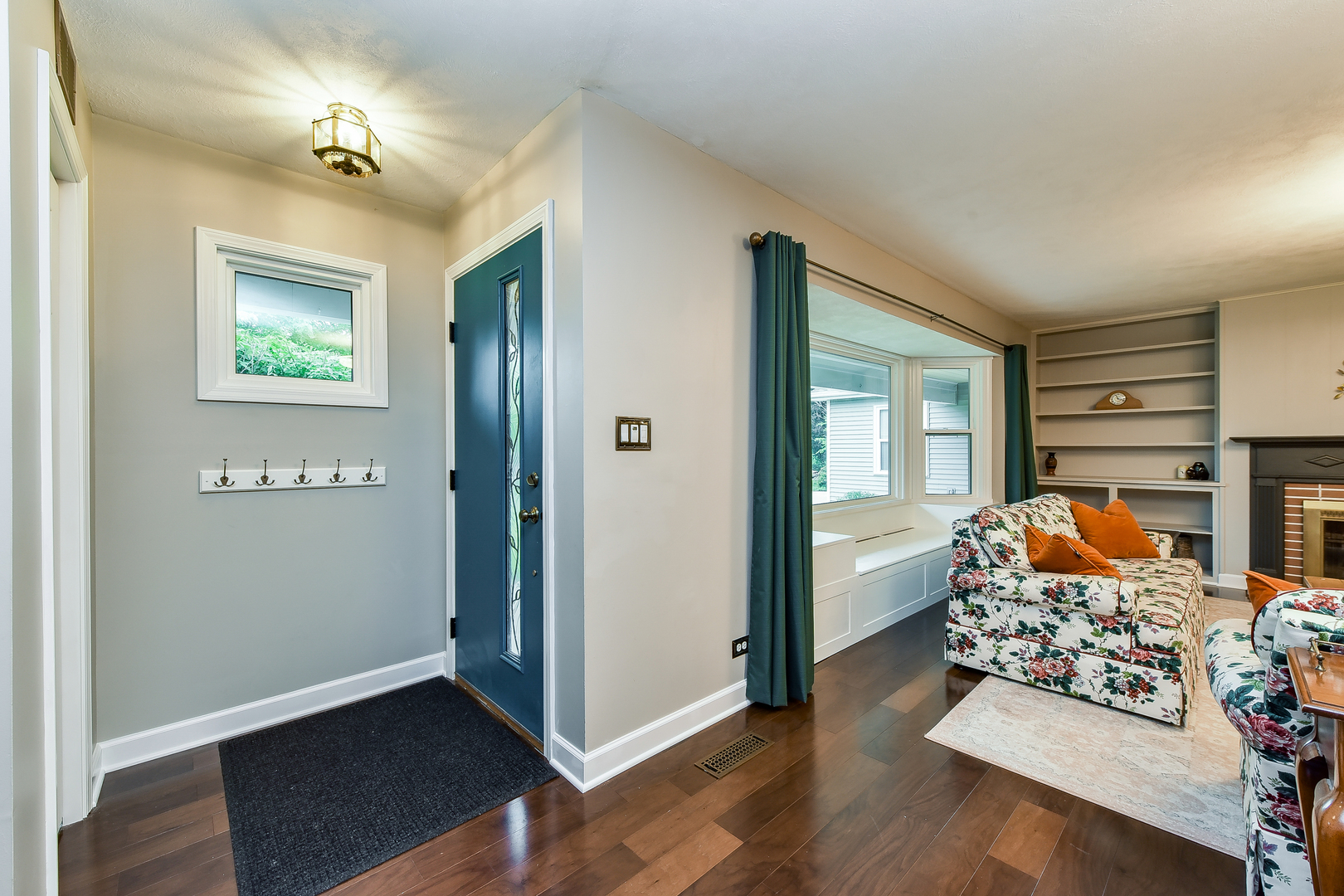 2115 Driving Park Road Wheaton, IL 60187 - Photo 5 of 33