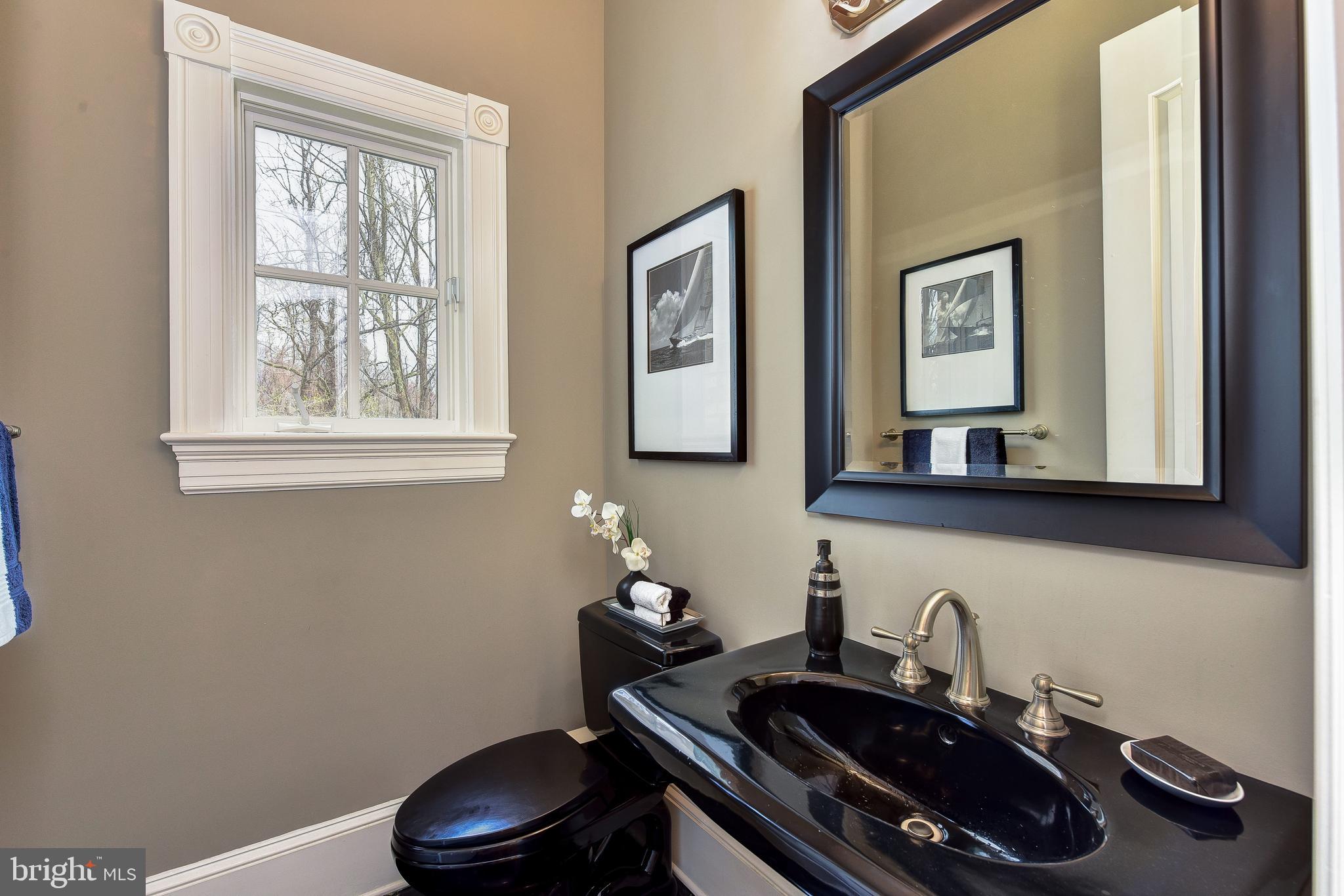 983 Spring Hill Road McLean, VA 22102 - Photo 15 of 41 Formal Powder Room on Main Level