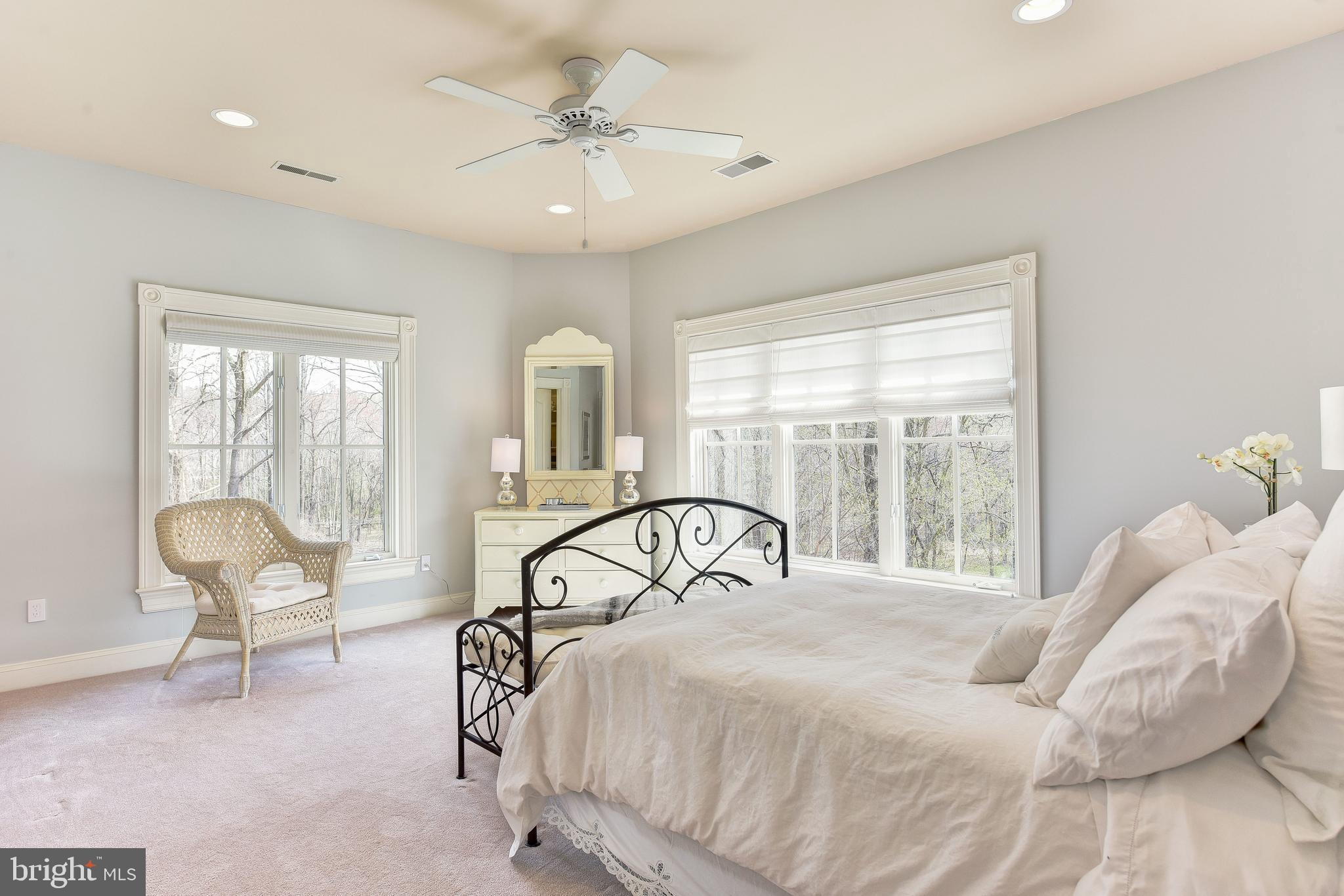 983 Spring Hill Road McLean, VA 22102 - Photo 21 of 41 Corner Bedroom with the best view of the backyard!