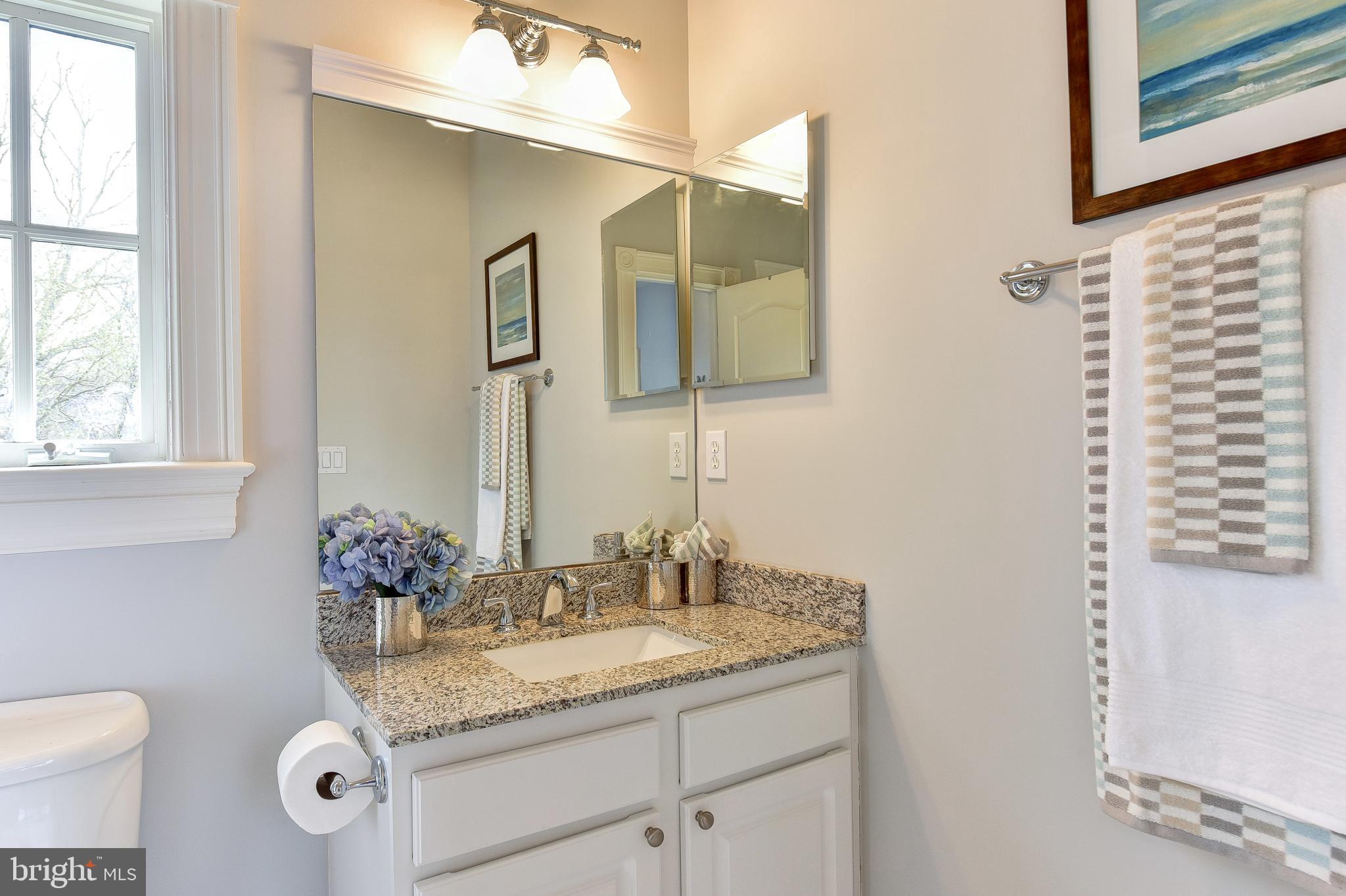 983 Spring Hill Road McLean, VA 22102 - Photo 24 of 41 All 3 upper level bedrooms have a private bath