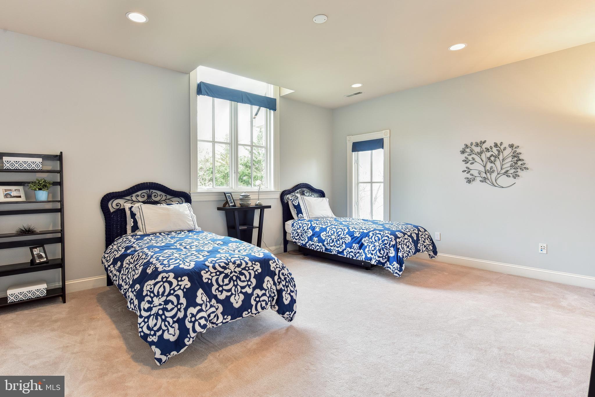 983 Spring Hill Road McLean, VA 22102 - Photo 25 of 41 All 3 upper level bedrooms have a walk-in closet