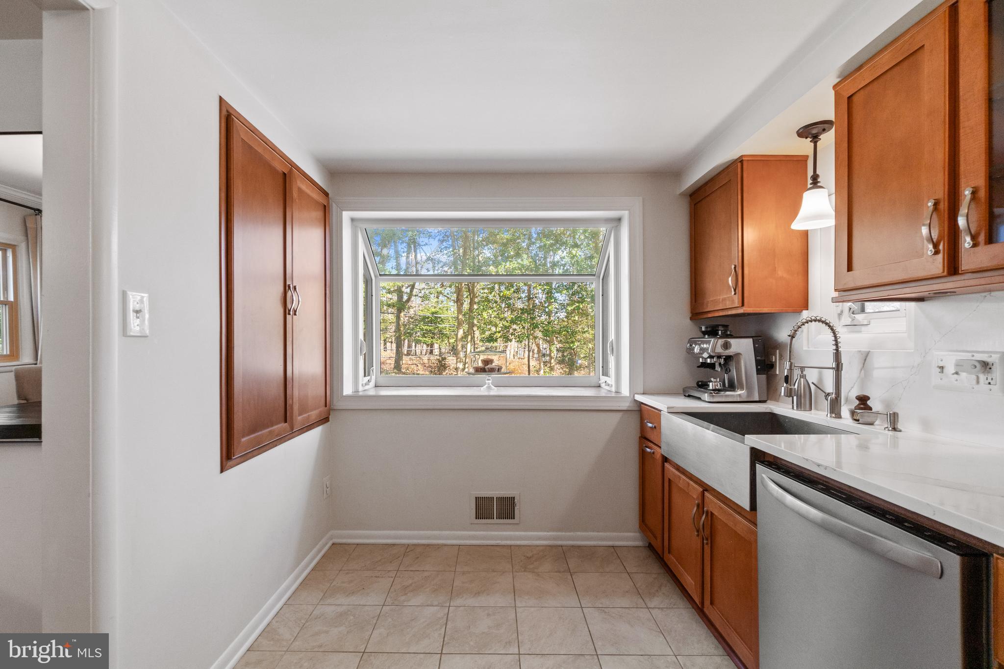 107 Greenbury Point Road Annapolis, MD 21409 - Photo 8 of 51 Table space