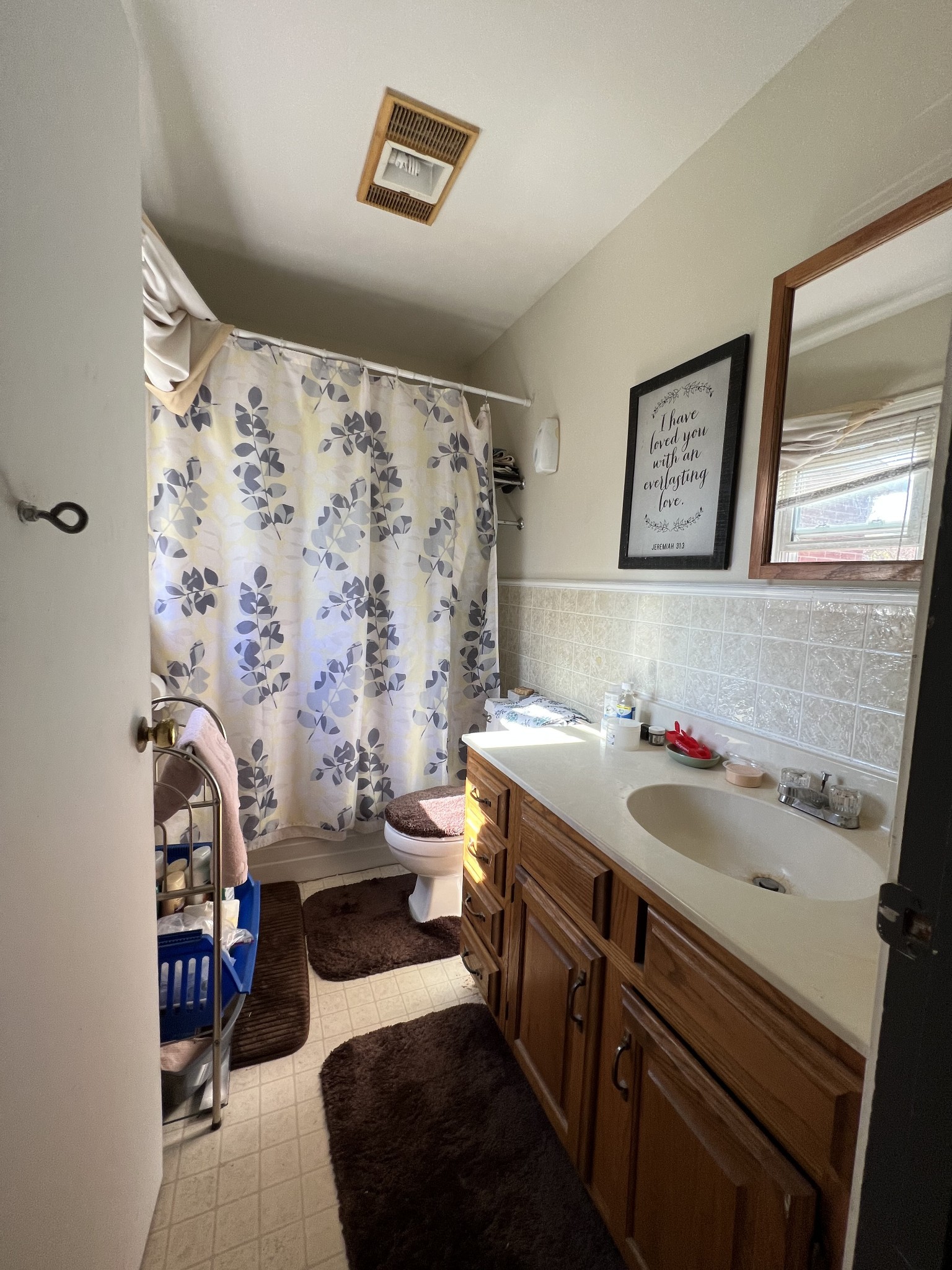 1076 Southside Road Southside, TN 37171 - Photo 14 of 27 a bathroom with a sink a toilet and a shower curtain