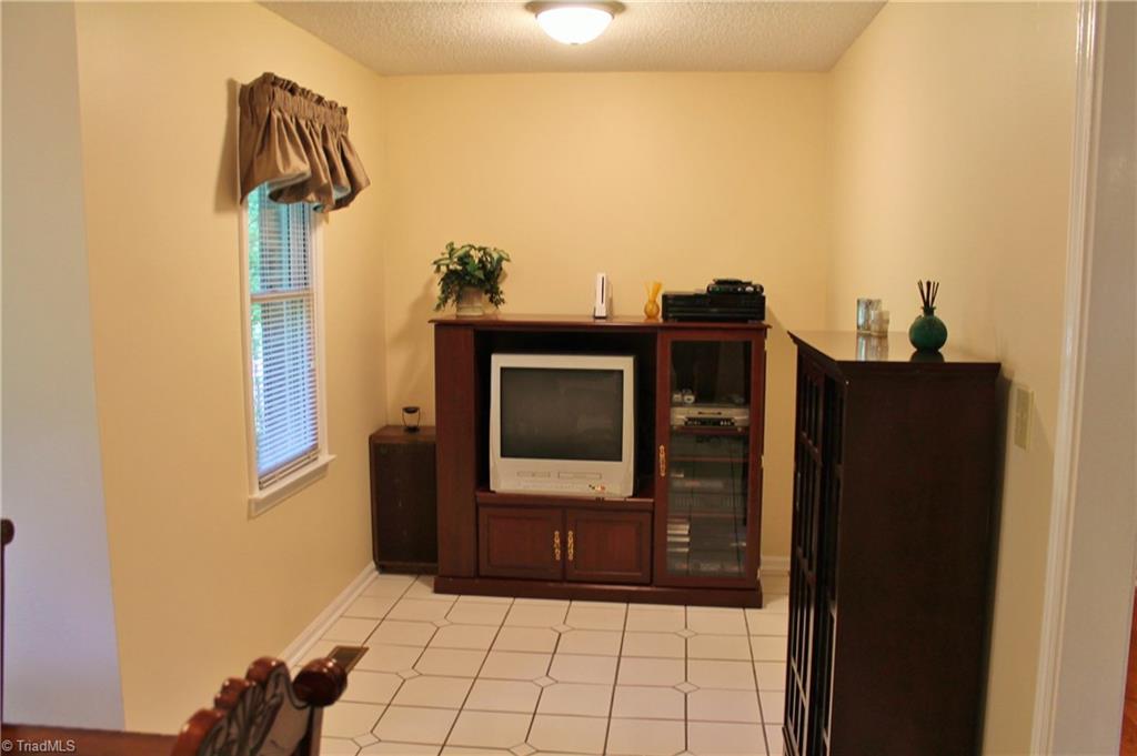 302 Holyoke Road Greensboro, NC 27406 - Photo 13 of 29 Gallery Image 13