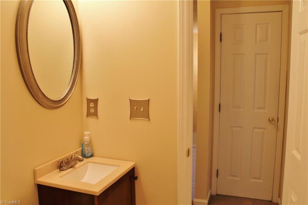 302 Holyoke Road Greensboro, NC 27406 - Photo 20 of 29 Gallery Image 20