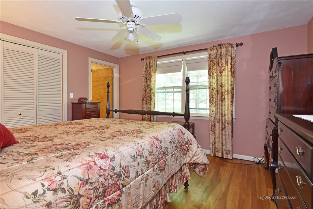 29 Landmark Road Warwick, RI 02886 - Photo 11 of 21 Master bedroom with Bathroom