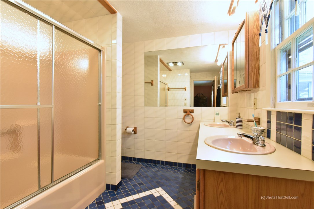 29 Landmark Road Warwick, RI 02886 - Photo 12 of 21 Master Bath