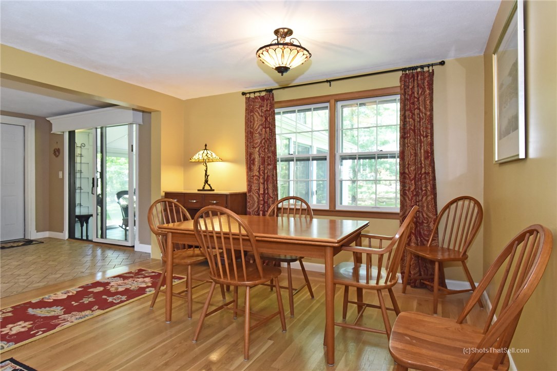 29 Landmark Road Warwick, RI 02886 - Photo 5 of 21 Dining Area