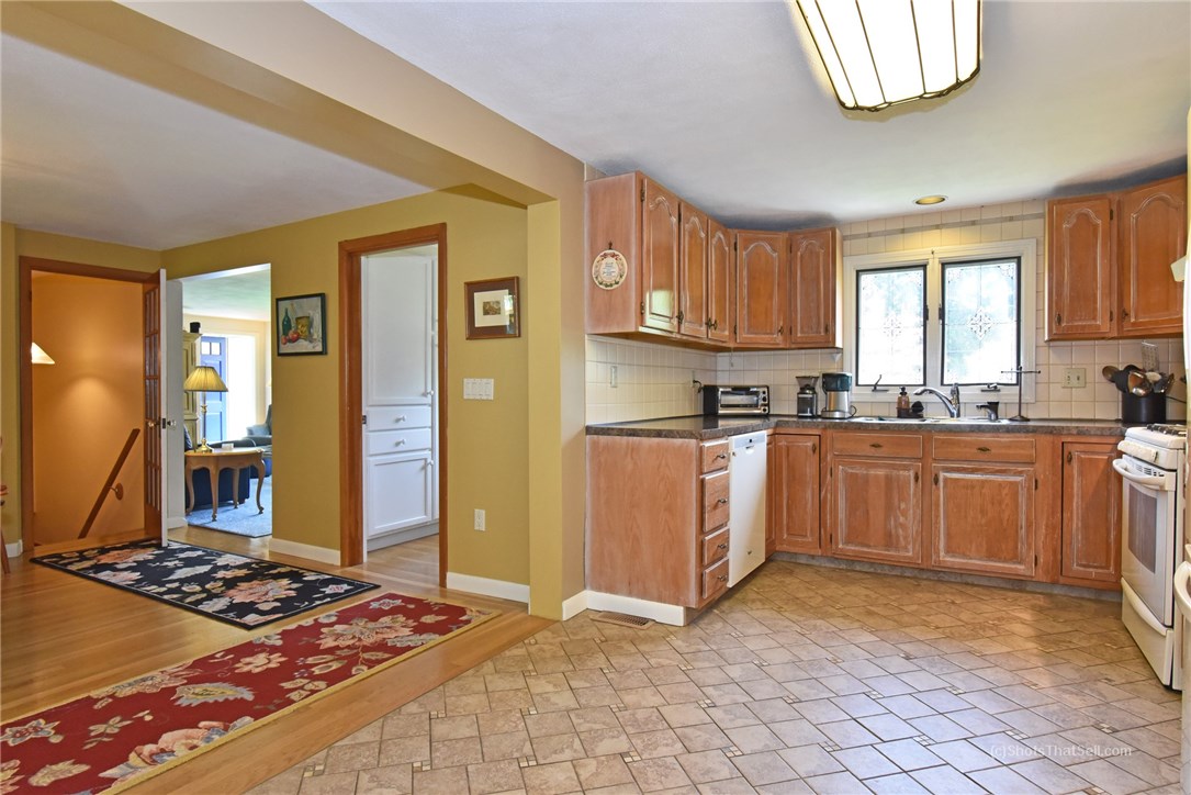 29 Landmark Road Warwick, RI 02886 - Photo 7 of 21 Kitchen