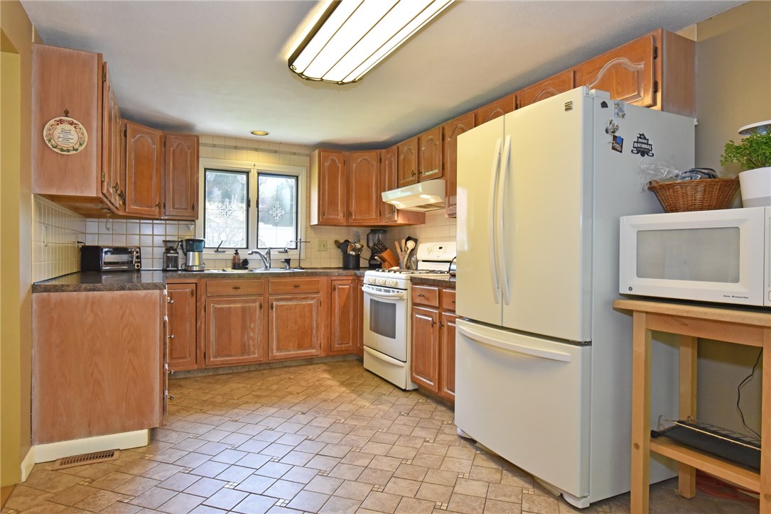 29 Landmark Road Warwick, RI 02886 - Photo 8 of 21 Kitchen